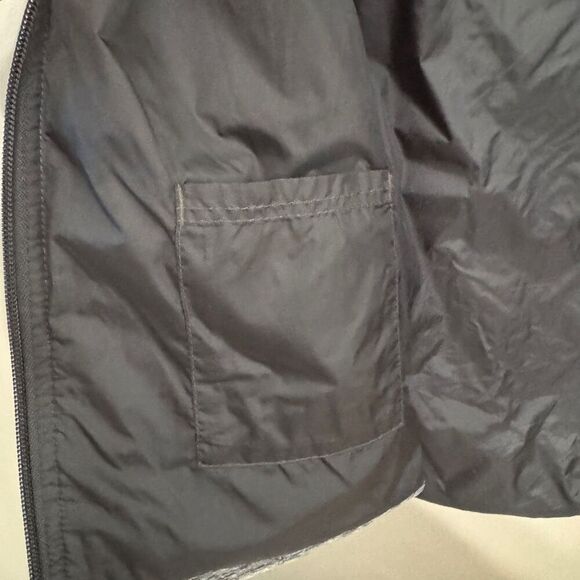 The North Face gray puffer vest size X-large - Picture 7 of 8